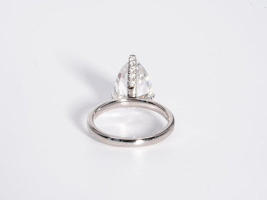 Stunning 3.0 CT Pear Cut Moissanite Engagement Ring with Solitaire Design 2