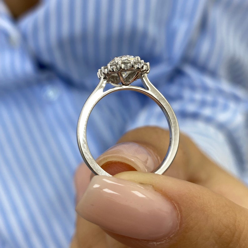 Stunning 1.0 CT Oval Cut Moissanite Engagement Ring with Halo Design 5
