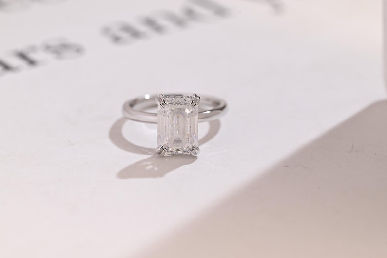 Stunning 1.0 - 2.0 CT Emerald Moissanite Engagement Ring with Hidden Halo Design 1