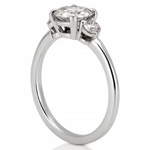 Stunning 0.50-1.50 CT Round Moissanite Engagement Ring with Three Stone Design