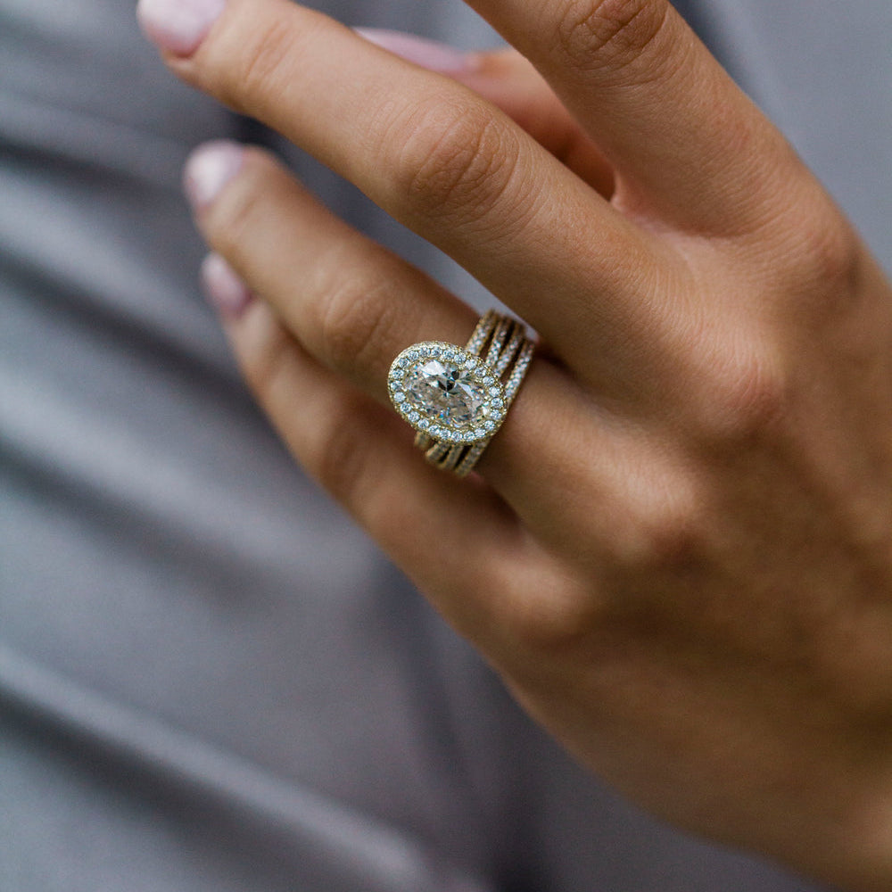 Oval Cut Halo Style Cubic Zirconia in 925 Sterling Silver Ring 2