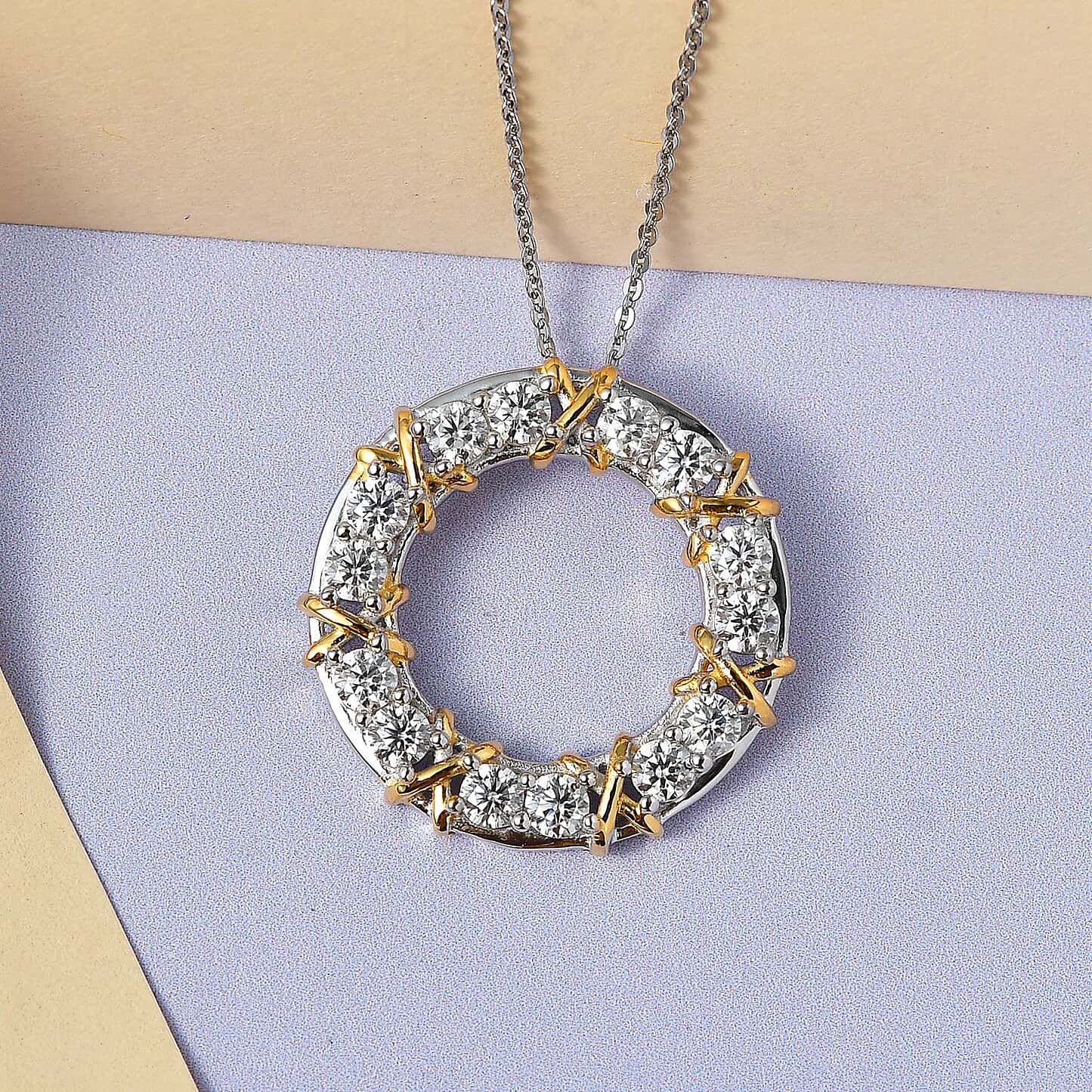 Round Cut Cubic Zirconia in 925 Sterling Silver Necklace 3