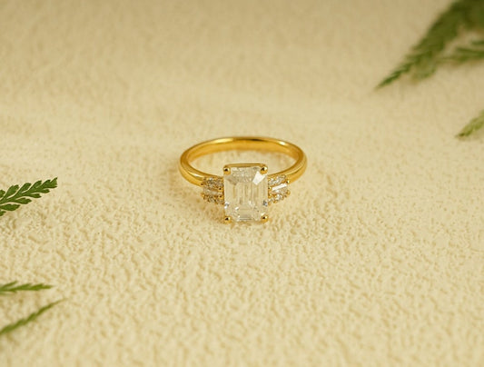 Stunning 1.0 - 2.0 CT Emerald Moissanite Engagement Ring With Cluster Design 1