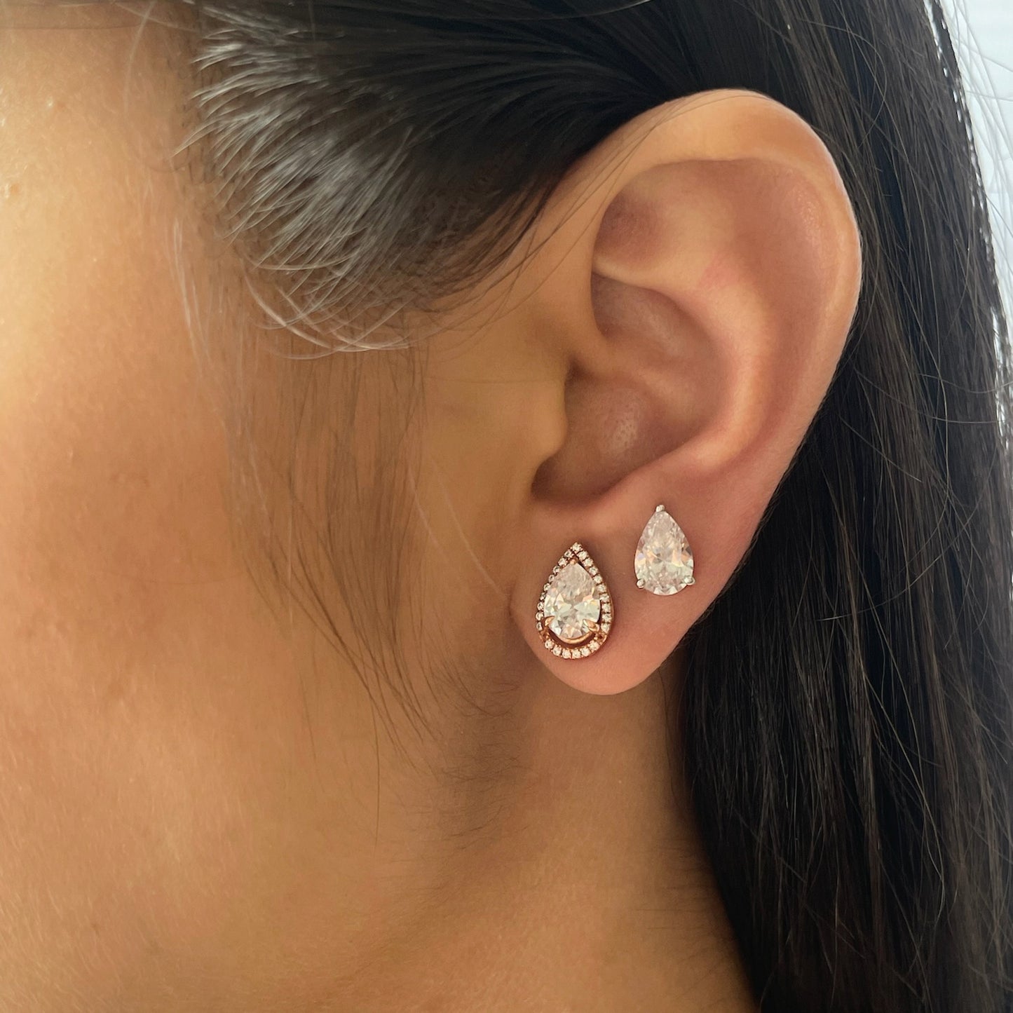 0.75 TCW Pear Cut Moissanite Stud Earrings in Gold 4
