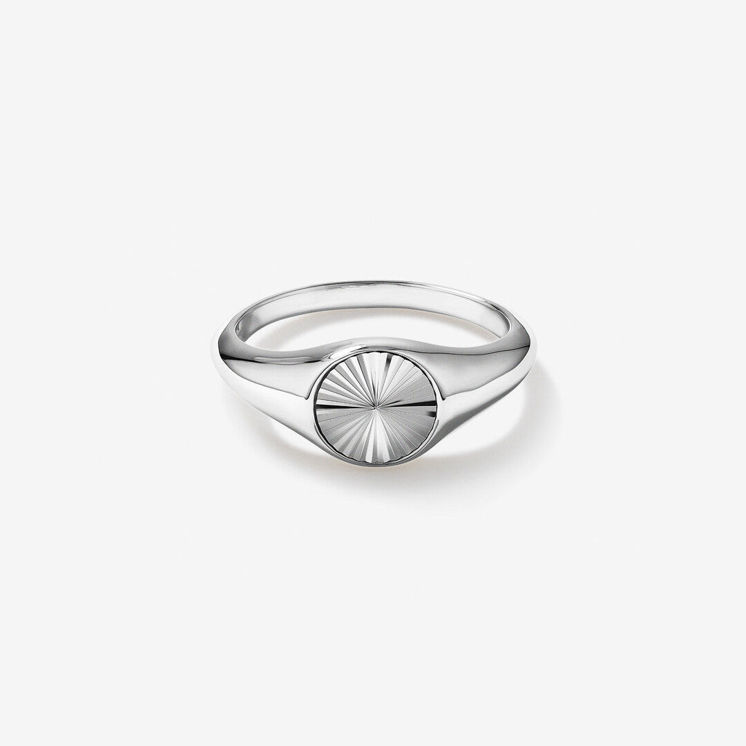 Classic Sunray Round Signet Men's Wedding Band in Solid Gold 1