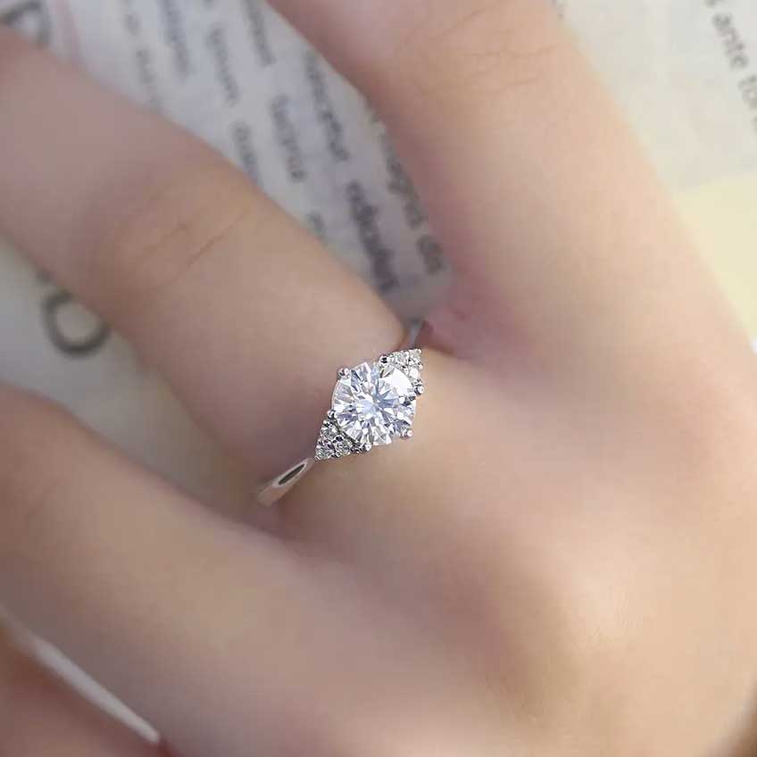 Round Cut Cluster Style Cubic Zirconia in 925 Sterling Silver Ring 5