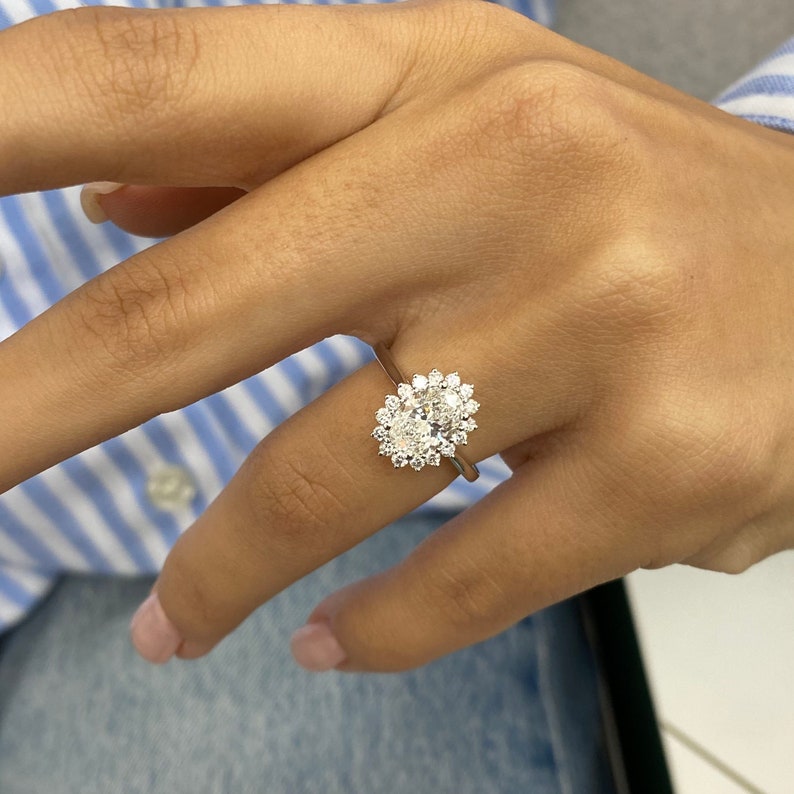 Stunning 1.0 CT Oval Cut Moissanite Engagement Ring with Halo Design 8
