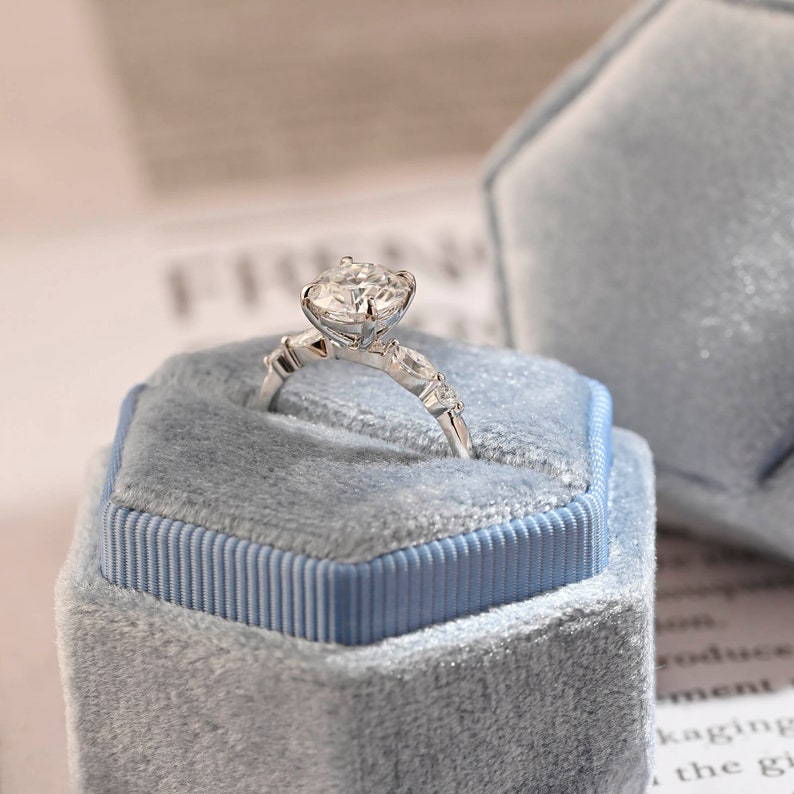 Stunning 2.0 CT Round Moissanite Engagement Ring with Multiple Stones Design 5