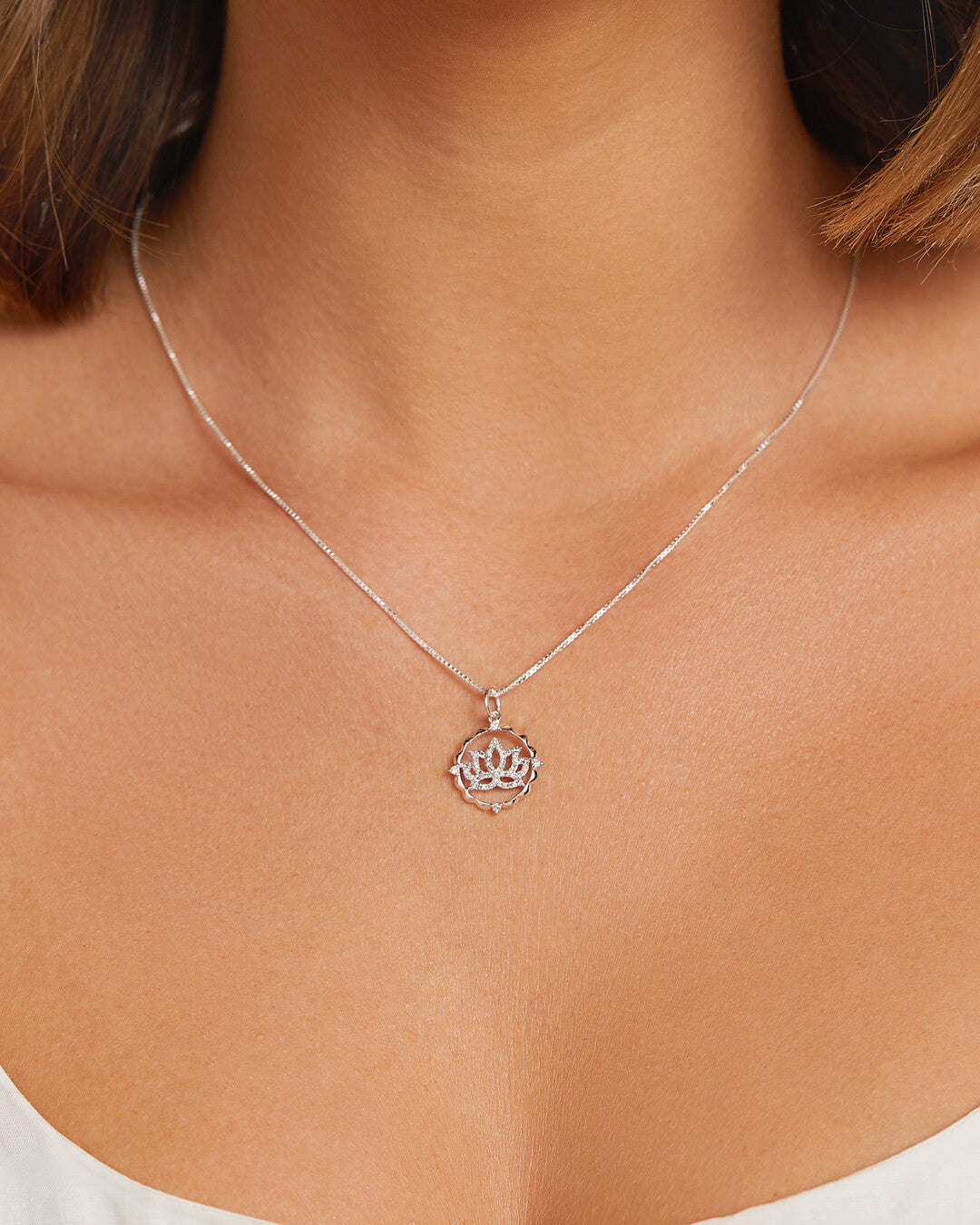 Round Cut Cubic Zirconia in 925 Sterling Silver Necklace 4