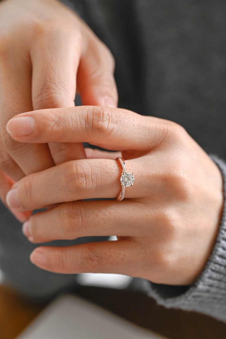 Stunning 0.5 - 1.5 CT Round Moissanite Engagement Ring with Twisted Pave Design 4