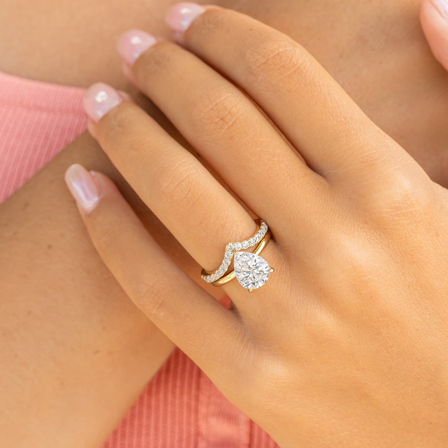 Stunning 0.3 TCW Round Moissanite Stones Curved Wedding Band 6
