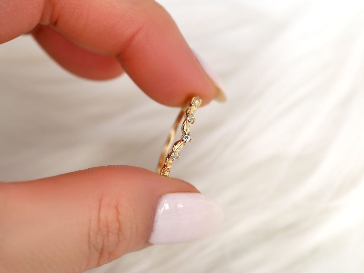 Stunning 0.07 TCW Round Moissanite Stones Leaf Nesting Metal Wedding Bands 4
