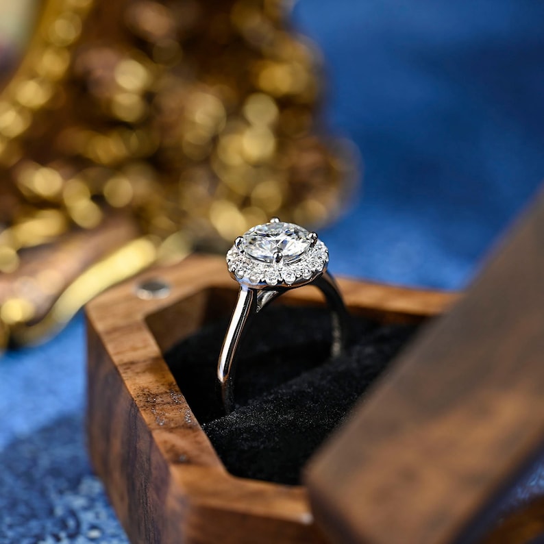 Stunning 3.0 CT Round Moissanite Engagement Ring with Halo Design 6