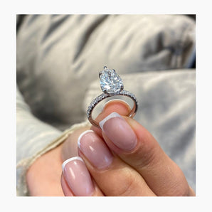 Stunning 2.0 CT Pear Moissanite Engagement Ring with Hidden Halo Halo & Pave Design