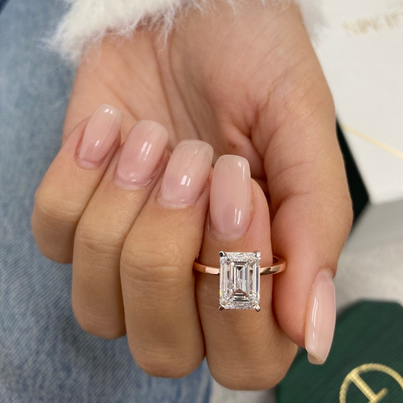 Stunning 3.0 CT Emerald Moissanite Engagement Ring with Solitaire Design 8