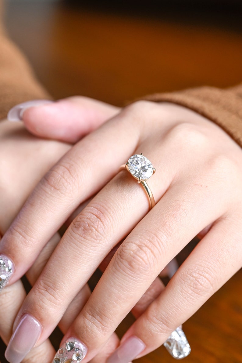 Stunning 1.0 - 2.0 CT Oval Moissanite Engagement Ring with Solitaire Design 2