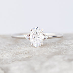 Stunning 1.25 CT Oval Moissanite Engagement Ring with Three Stone Design