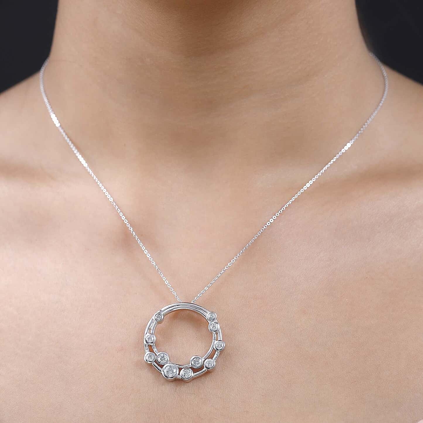 Round Cut Cubic Zirconia in 925 Sterling Silver Necklace 2