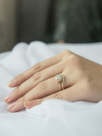 Stunning 1.0 CT Round Moissanite Engagement Ring with Halo Design 10