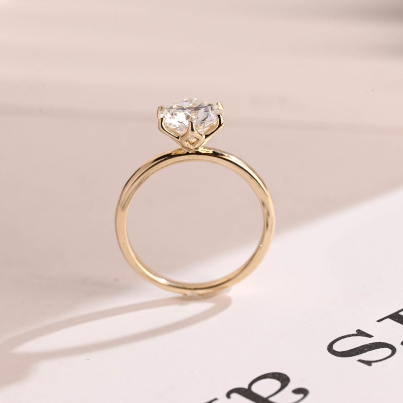 Stunning 0.5 - 1.5 CT Round Moissanite Engagement Ring With Solitaire Design 9