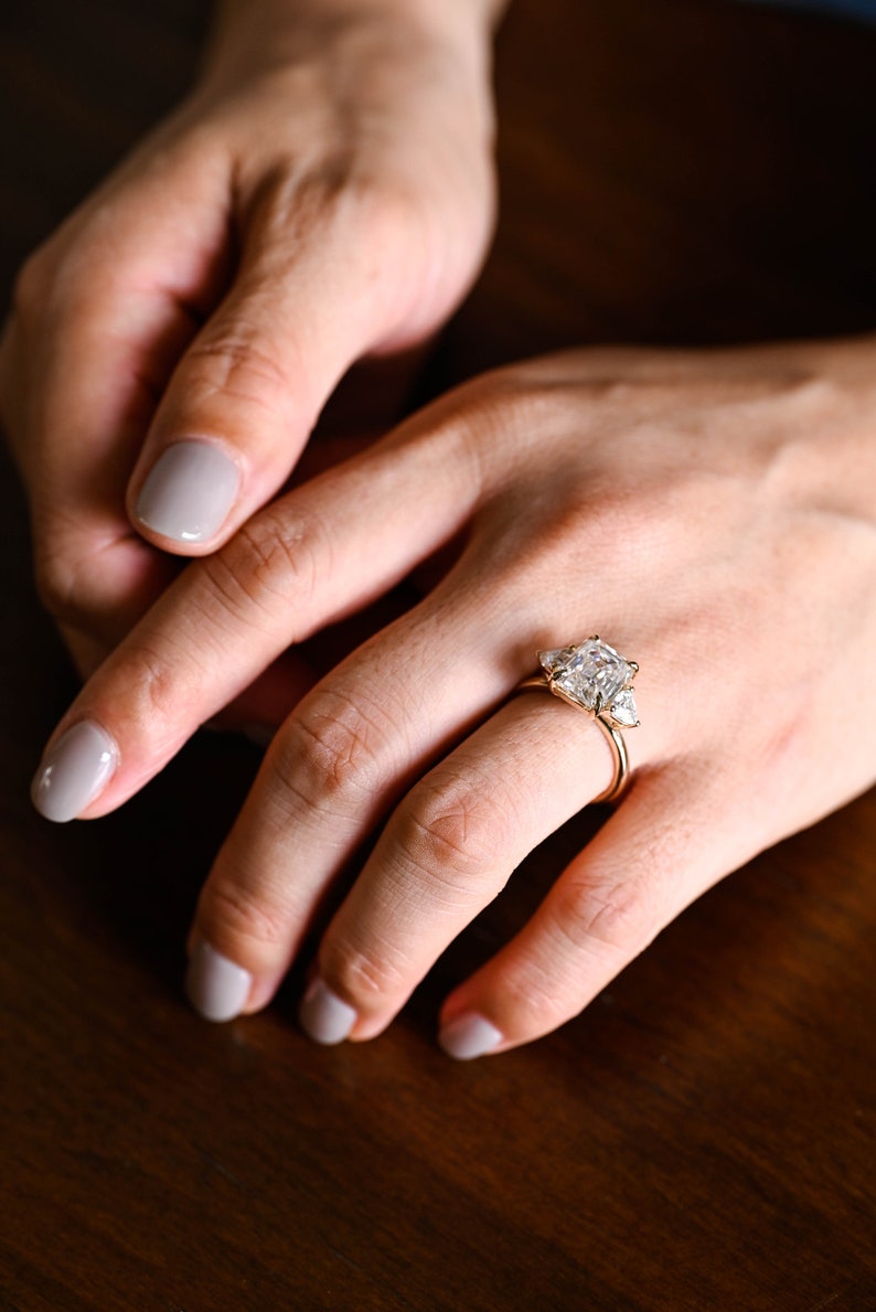 Stunning 1.0 - 2.0 CT Emerald Moissanite Engagement Ring with Three Stone Design 7