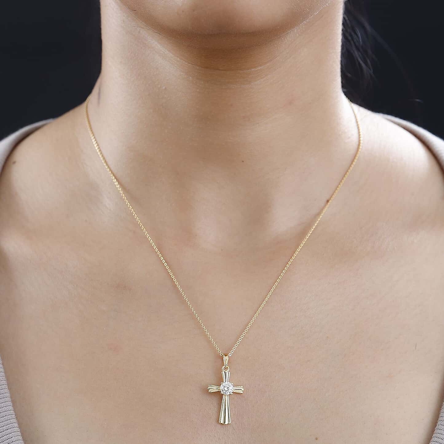 Round Cut Cubic Zirconia in 925 Sterling Silver Necklace 2