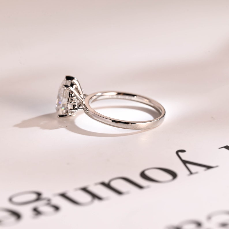 Stunning 1.0 - 2.0 CT Pear Moissanite Engagement Ring with Cluster Design 10