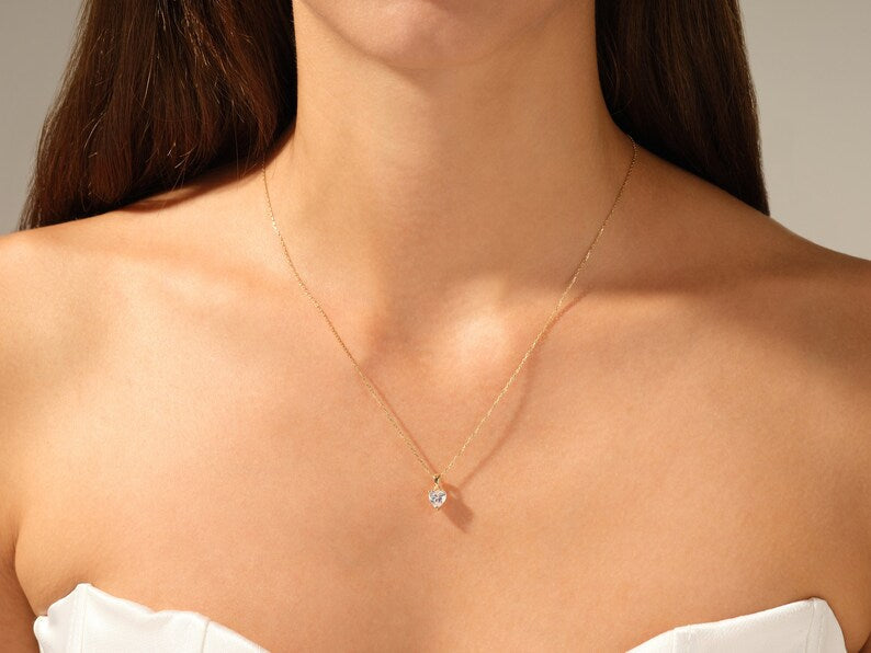 1.0 CT Heart Moissanite Diamond Solitaire Pendant Necklace in Solid Gold 4