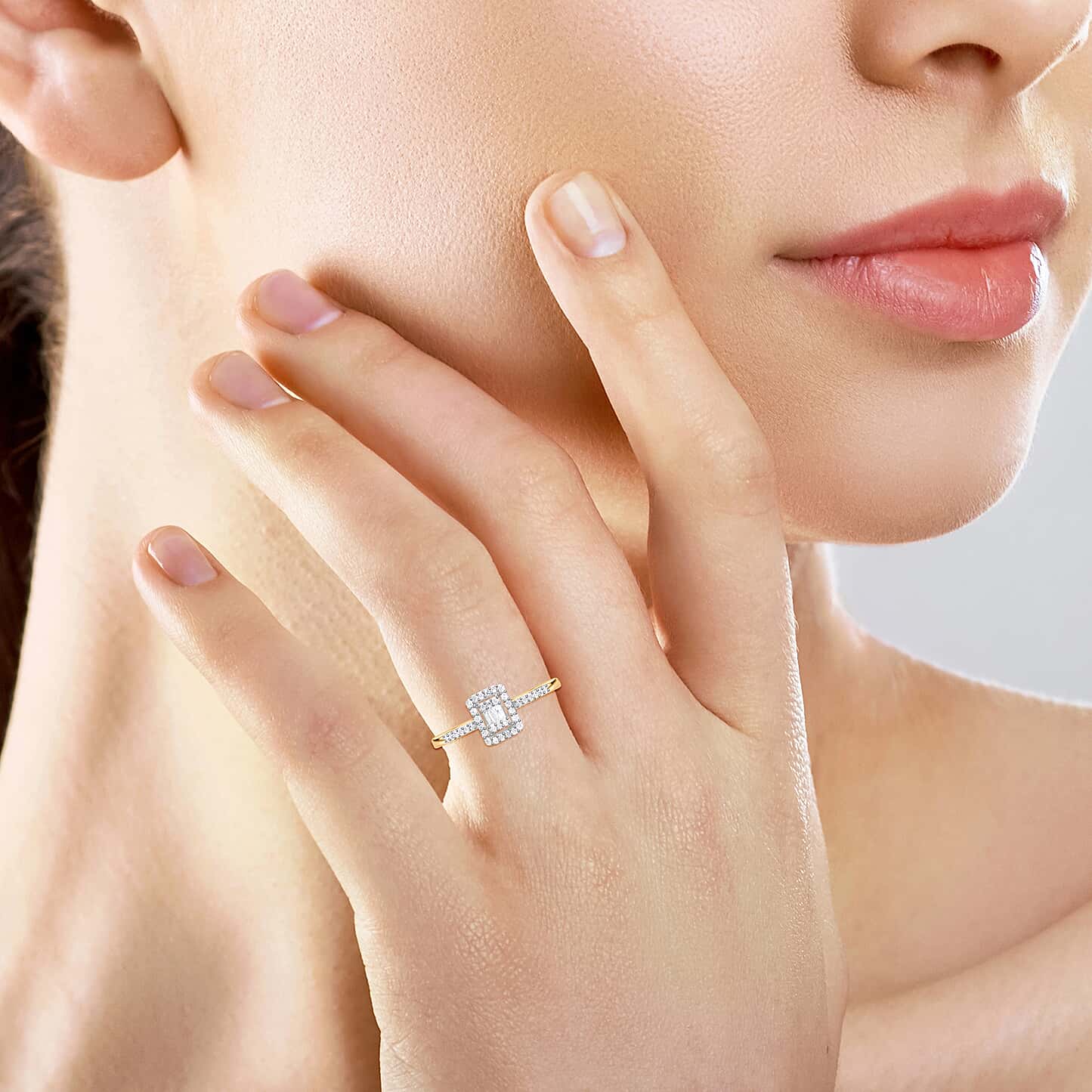 Round Cut Cubic Zirconia in 925 Sterling Silver Ring 3