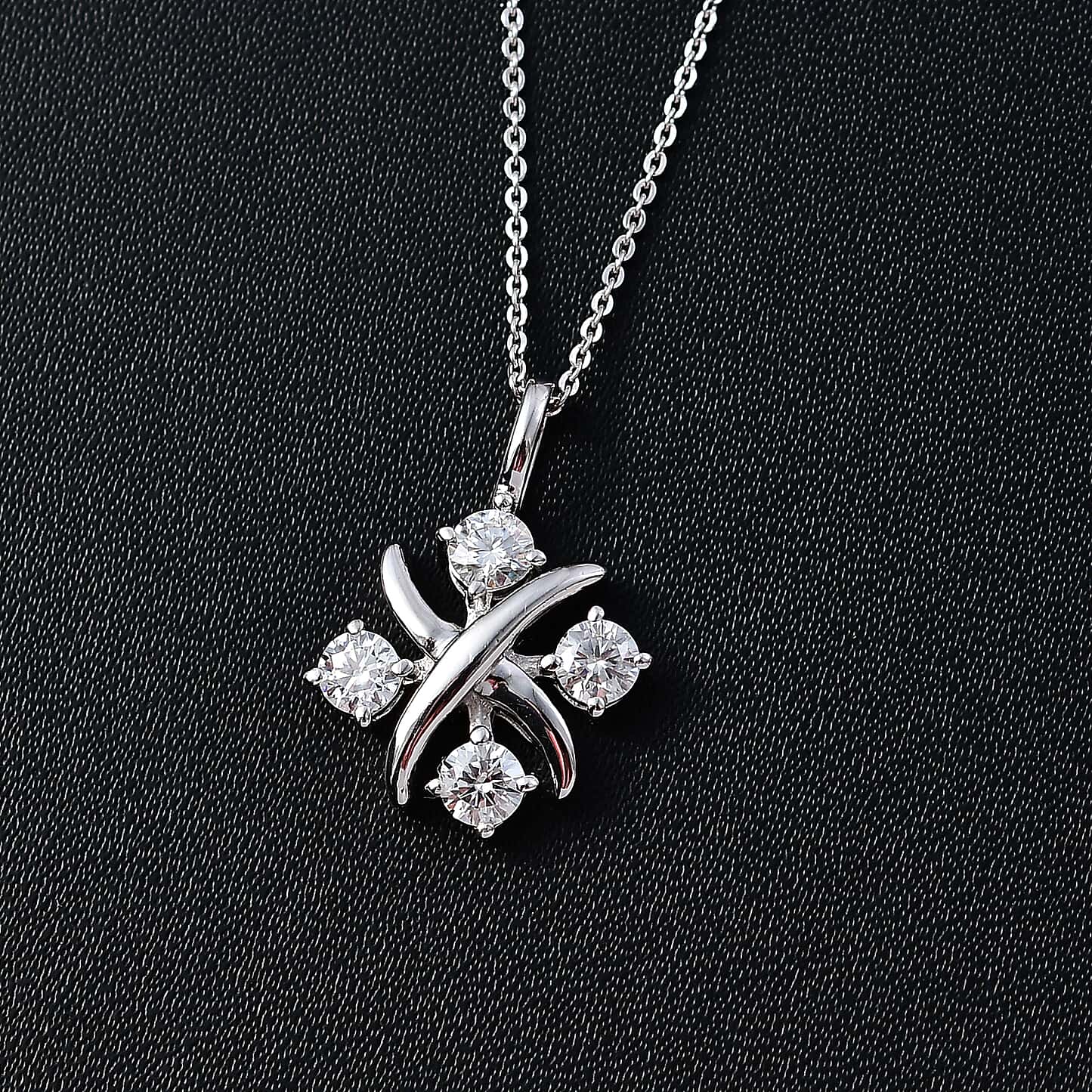 Round Cut Cubic Zirconia in 925 Sterling Silver Necklace 3