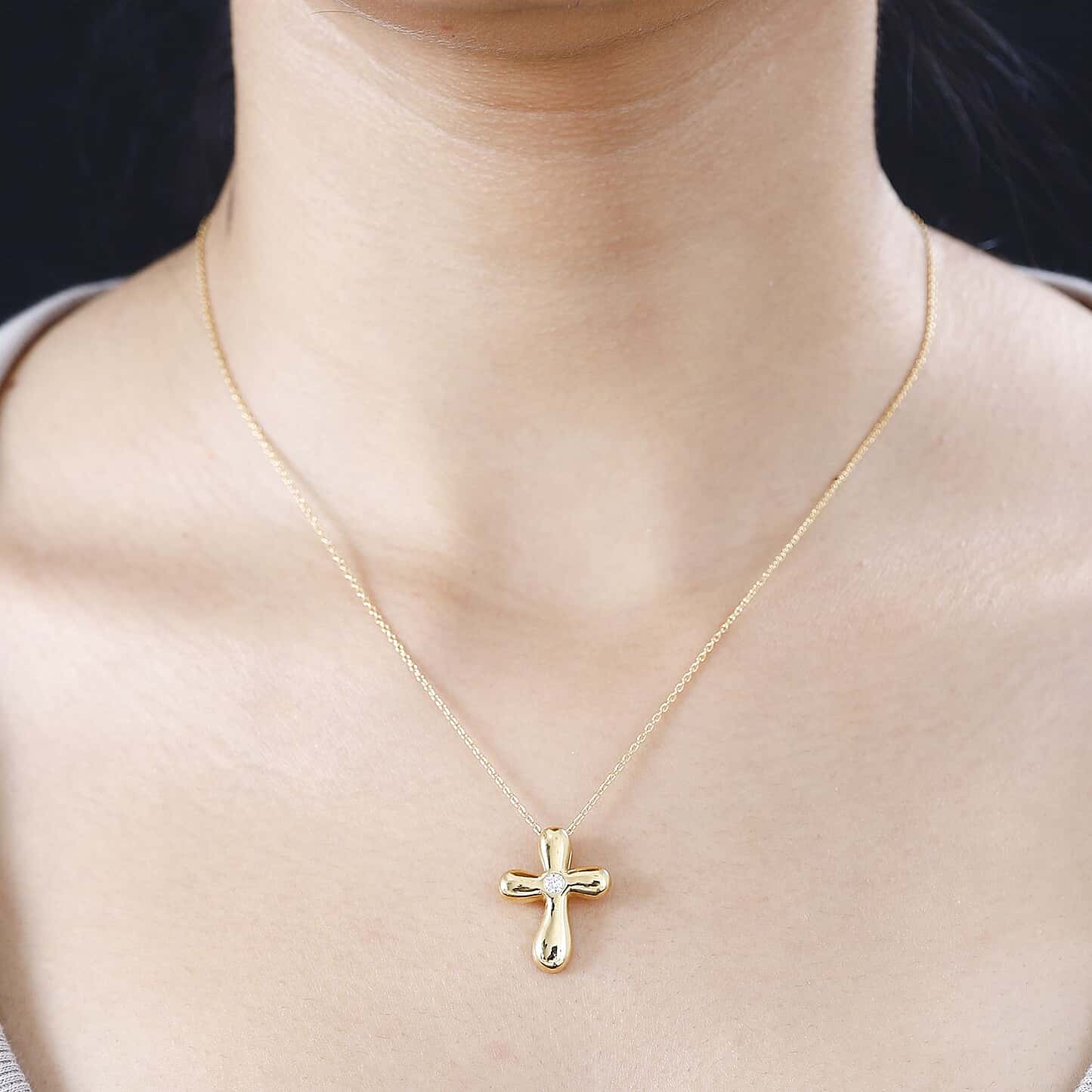 Round Cut Cubic Zirconia in 925 Sterling Silver Necklace 2