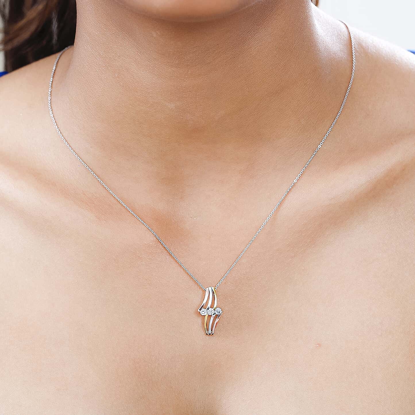 Round Cut Cubic Zirconia in 925 Sterling Silver Necklace 2