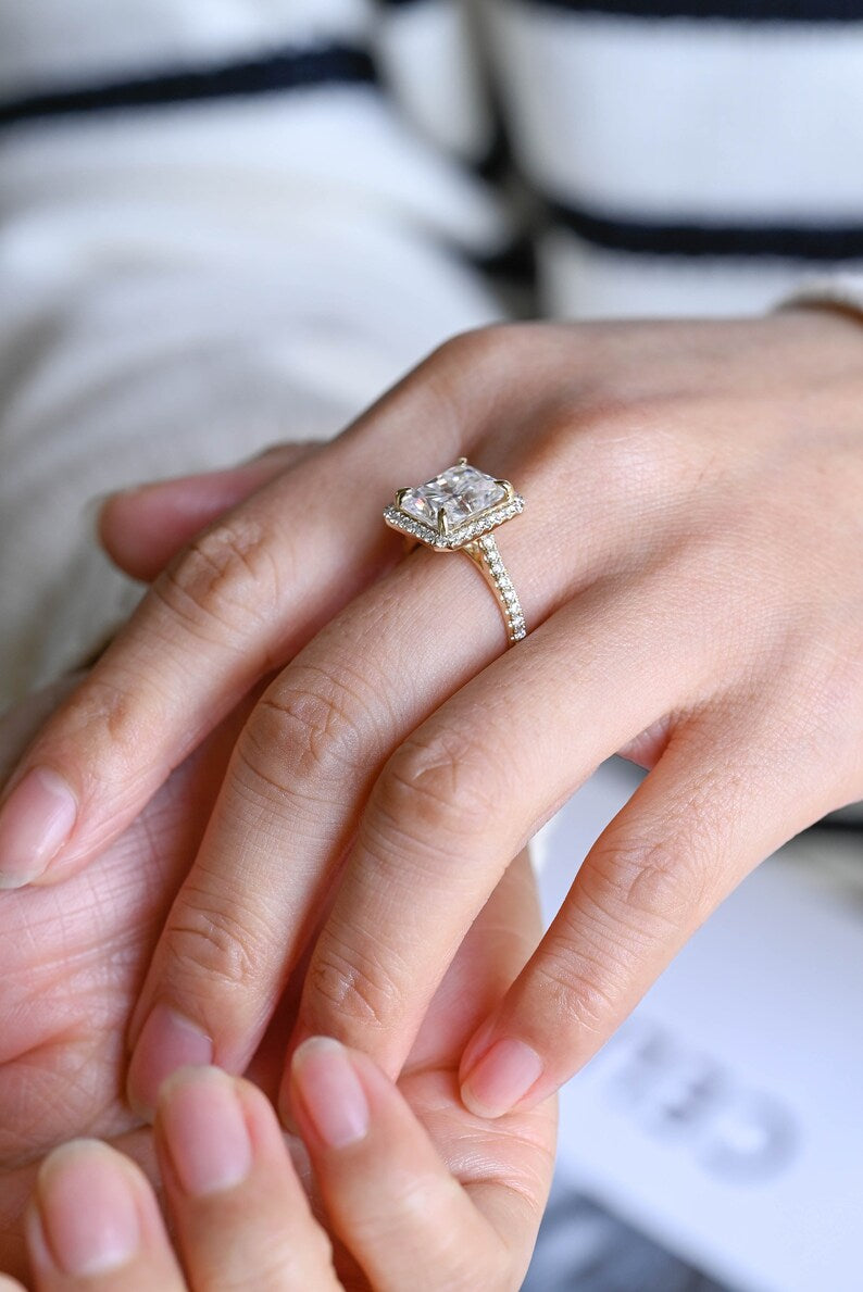 Stunning 1.5 - 2.5 CT Radiant Moissanite Engagement Ring with Pave & Halo Design 4
