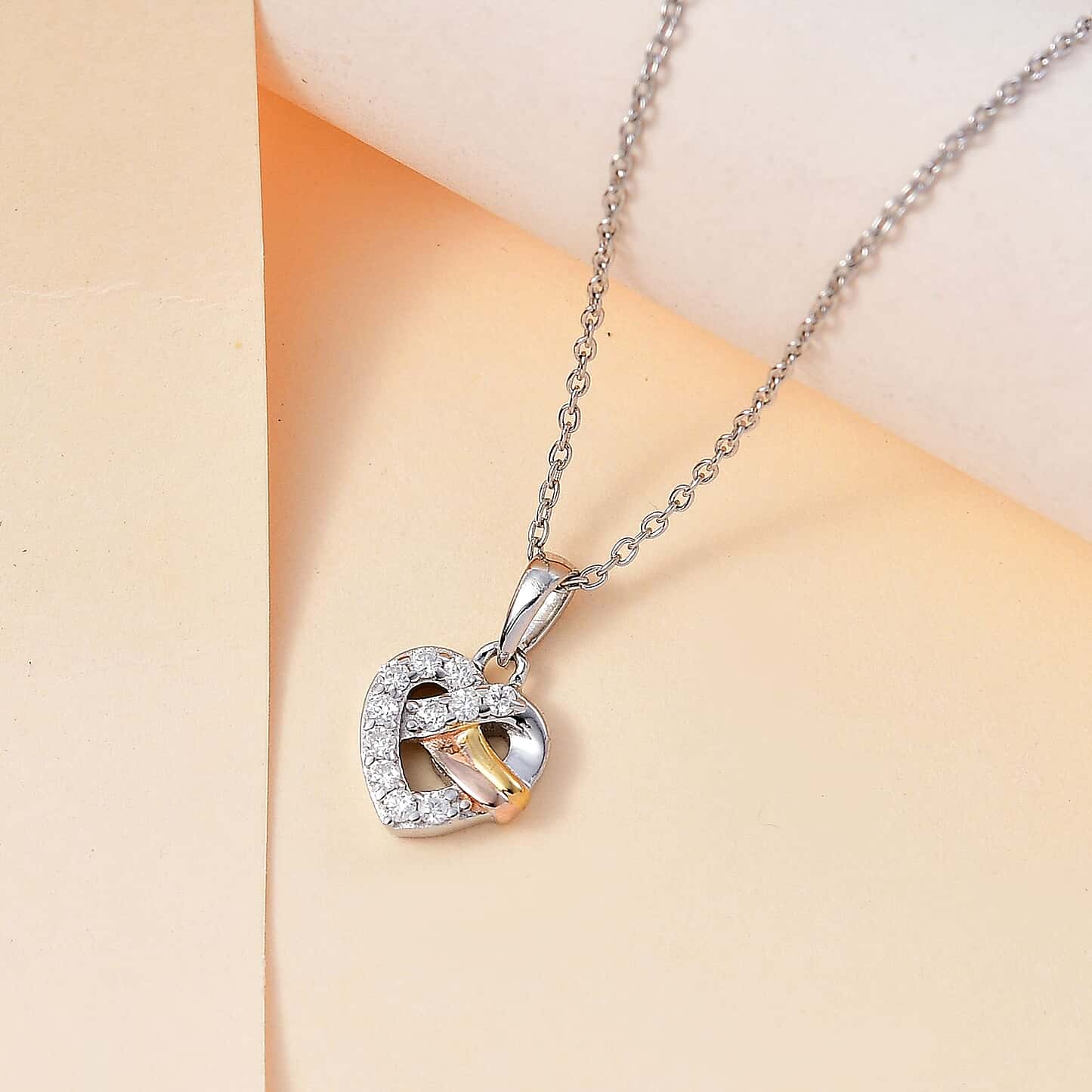 Round Cut Cubic Zirconia in 925 Sterling Silver Necklace 3
