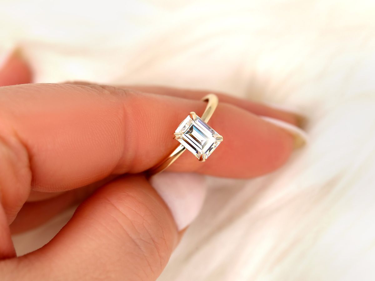 Stunning 1.75 CT Emerald Moissanite Engagement Ring with Solitaire Design 7