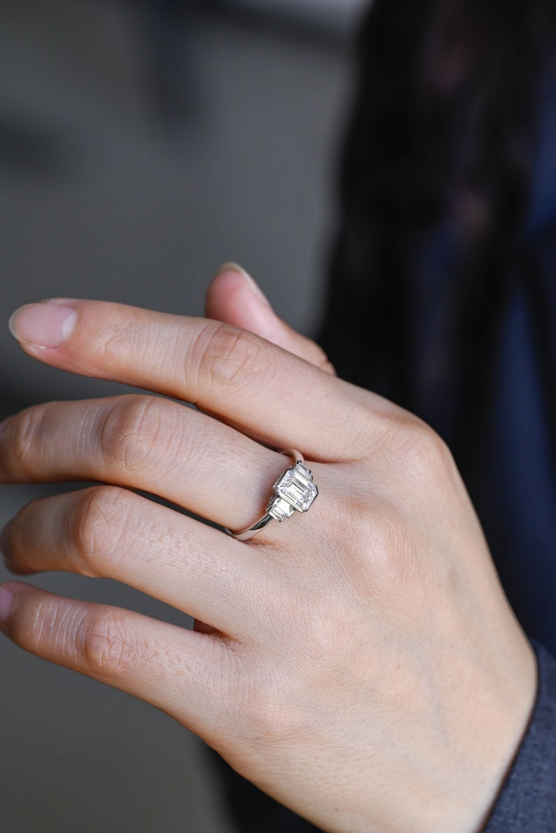 Stunning 1.0 - 2.0 CT Emerald Moissanite Engagement Ring With Cluster & Bezel Design 6