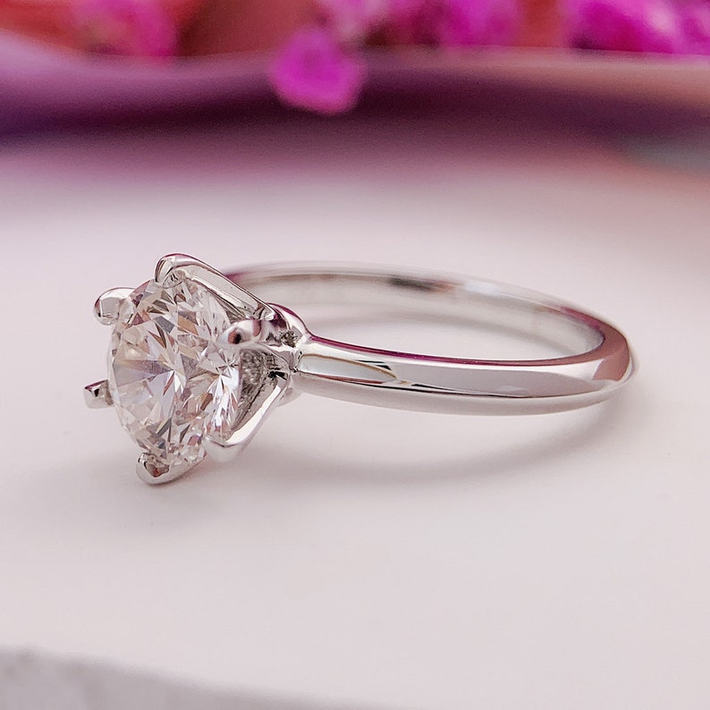 Stunning 1.50 CT Round Cut Moissanite Engagement Ring with Solitaire Design 3