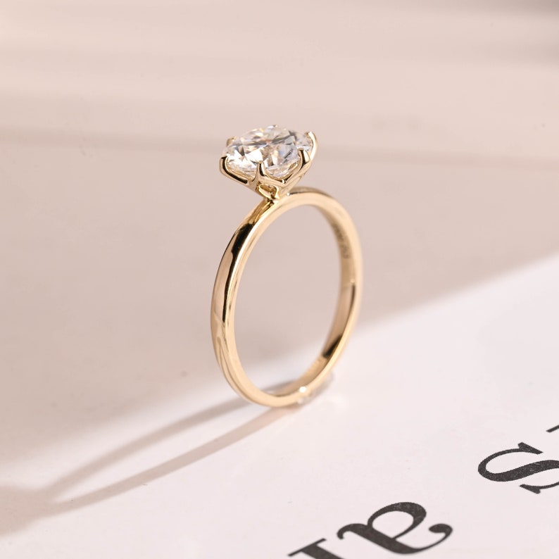 Stunning 0.5 - 1.5 CT Round Moissanite Engagement Ring With Solitaire Design 7