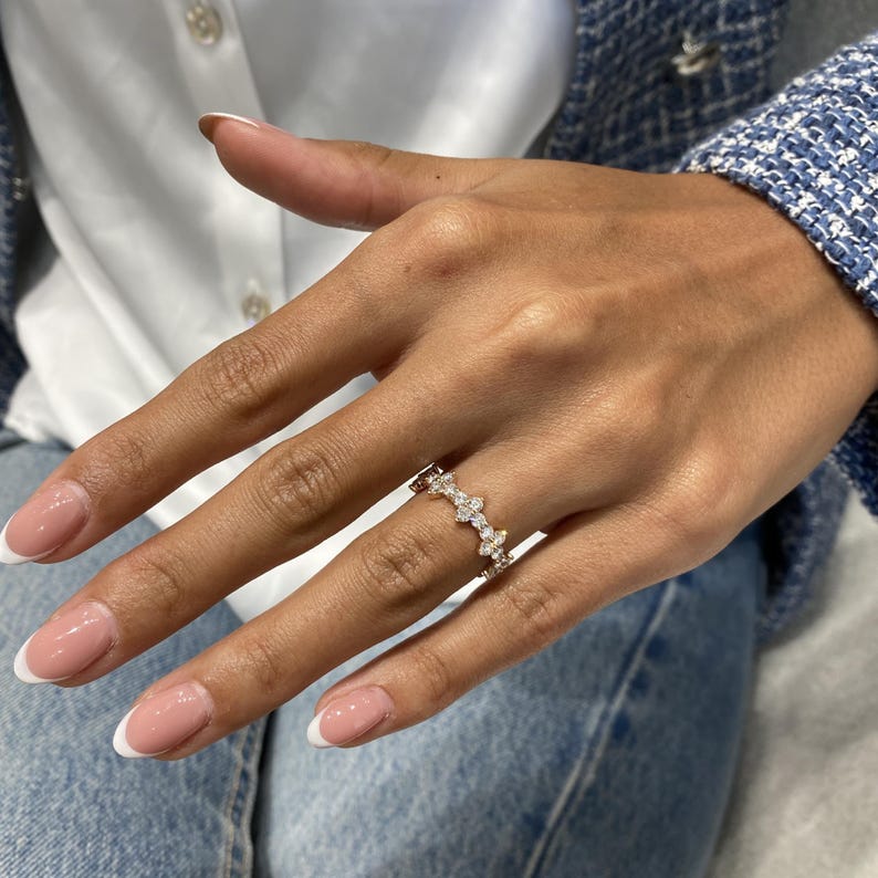 Stunning 0.96 CT Round Moissanite Stones Cluster Wedding Bands 2