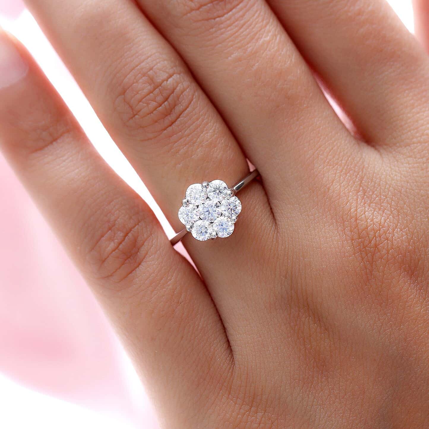 Round Cut Cubic Zirconia in 925 Sterling Silver Ring 3