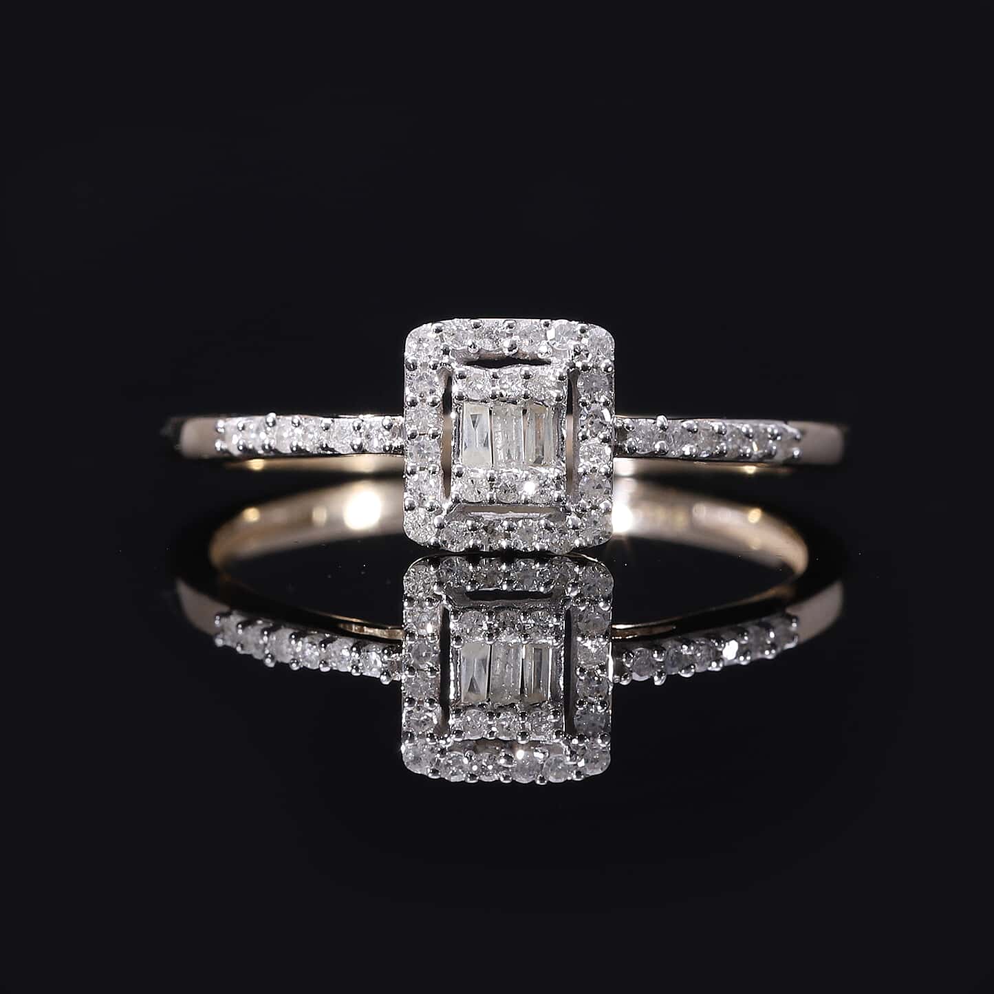 Round Cut Cubic Zirconia in 925 Sterling Silver Ring 2