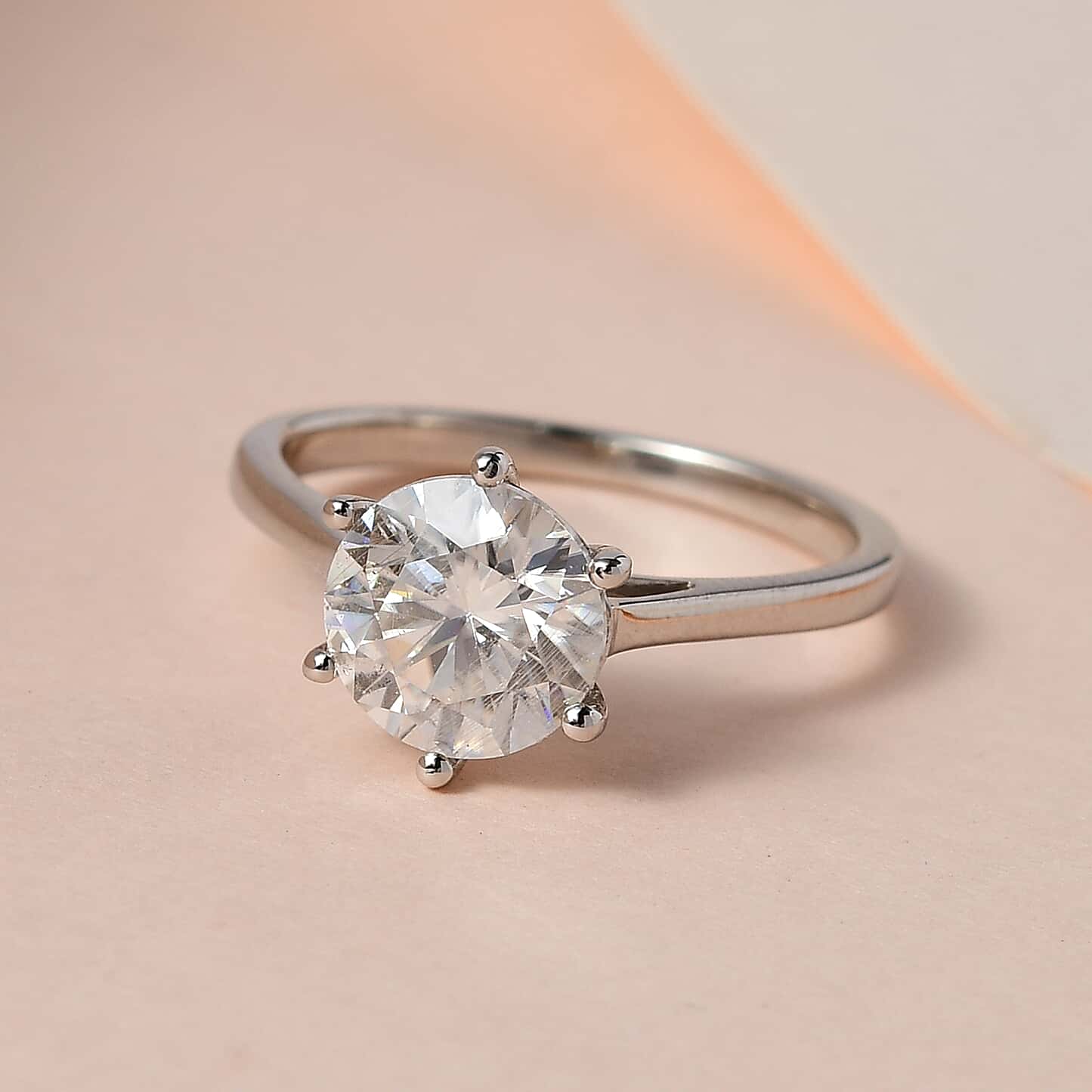 Round Cut Solitaire Style Cubic Zirconia in 925 Sterling Silver Ring 2