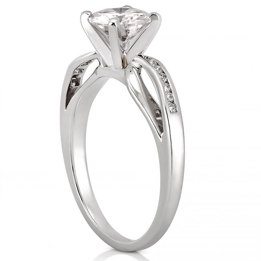 Stunning 0.50-1.50 CT Round Moissanite Engagement Ring With Two Tone & Twisted Pave Design 4
