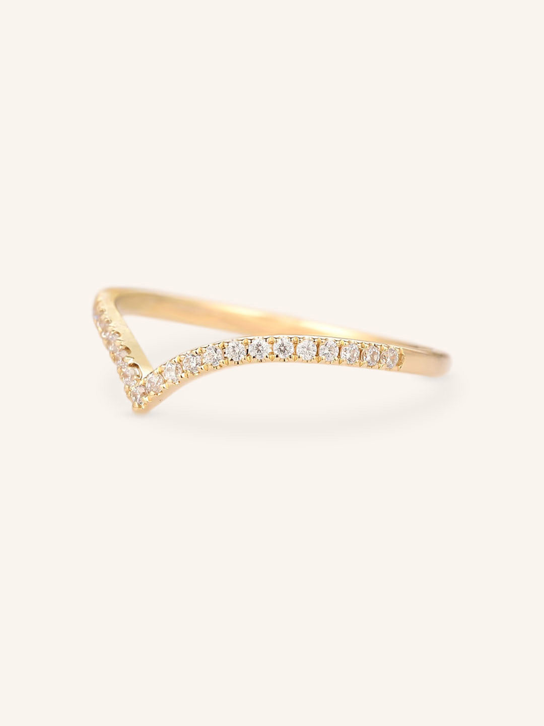Stunning 0.3 TCW Round Moissanite Stones Curved Wedding Band 2