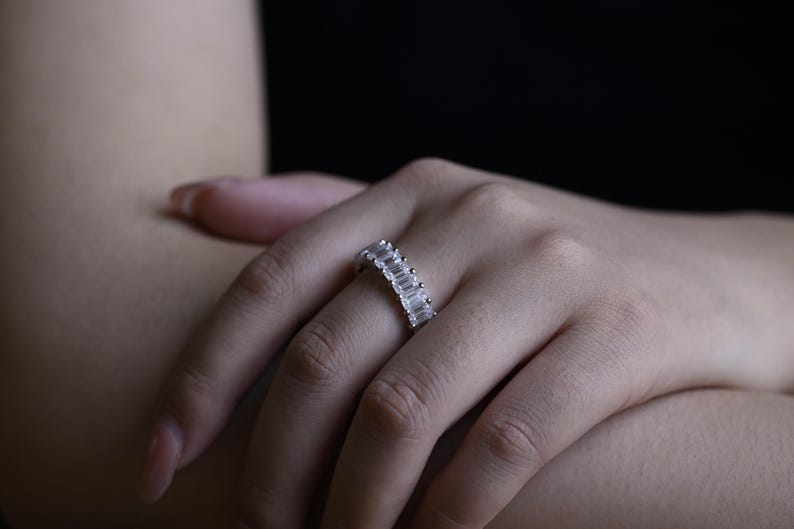Stunning 0.5 TCW Emerald Moissanite Stones Full Eternity Wedding Band 8