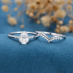 1.0 CT Pear Shaped Moissanite Solitaire Bridal Set 4