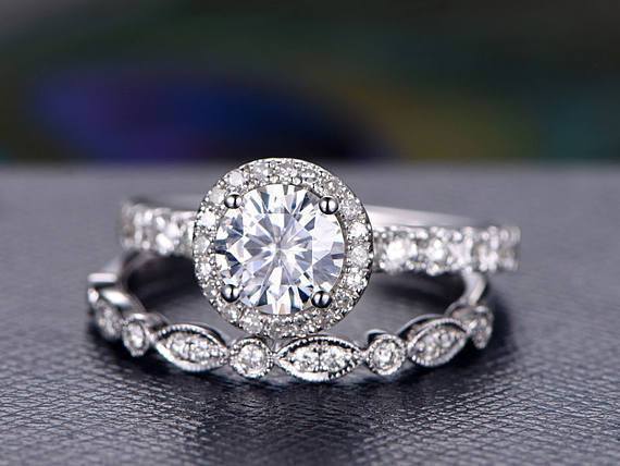 1.0 CT Round Cut Halo Moissanite Bridal Ring Set 1