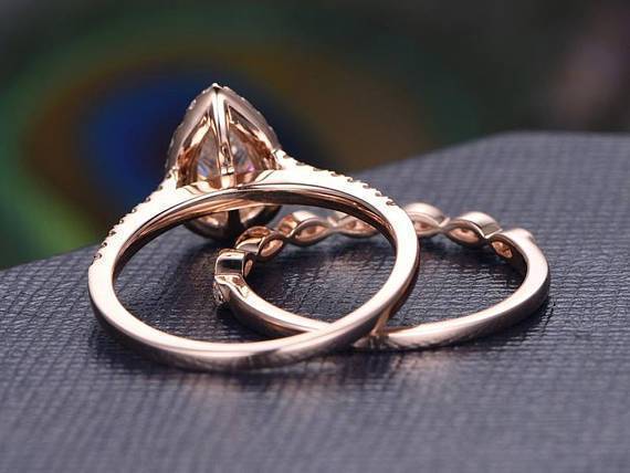 
                  
                    1.0 CT Pear Cut Halo Milgrain Style Moissanite Bridal Ring Set
                  
                